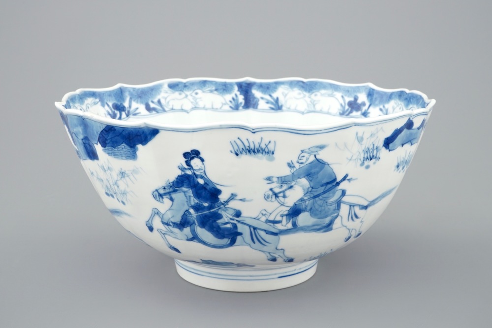 Un bol en porcelaine de Chine bleu et blanc &agrave; d&eacute;cor de cavaliers, Kangxi